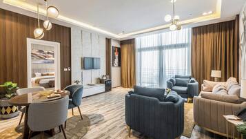 Deluxe suite sea view | Living area | 32-inch LCD TV with satellite channels, fireplace, heated floors