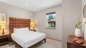 Classic Apartment | 3 bedrooms, iron/ironing board, WiFi (free)