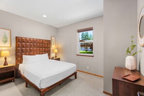 3 bedrooms, iron/ironing board, free WiFi - Icicle Village Winter Wonderland. Pool (Leavenworth)