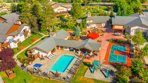 Outdoor pool - Icicle Village Winter Wonderland. Pool (Leavenworth)