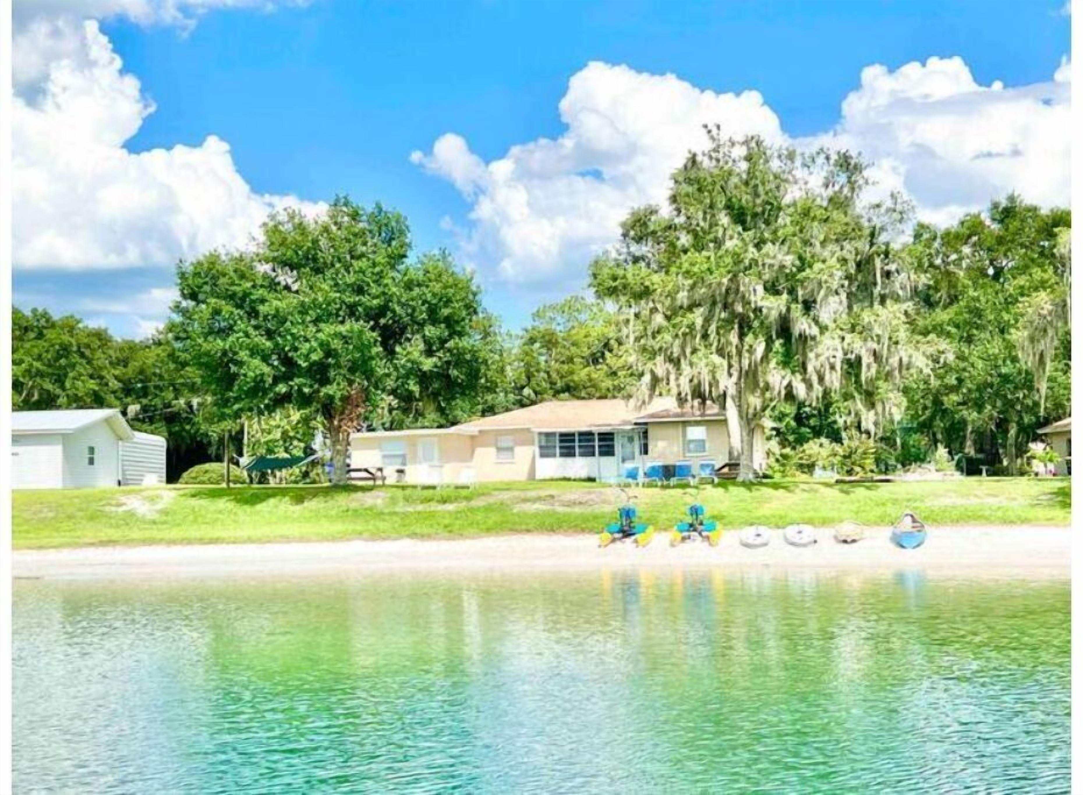 Lake Denton’s Lakeside Getaway ll Spring Fed Lake, 15 miles to Sebring Raceway