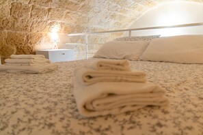 Iron/ironing board, WiFi, bed sheets - Lovely Studio in the Historic Center of Ortigia (Siracusa)