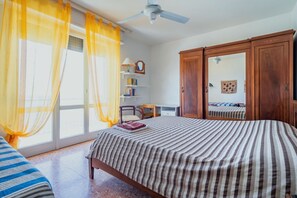 2 chambres, bureau, fer et planche à repasser, accès Internet