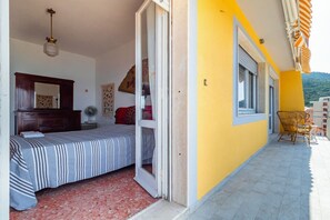 2 chambres, bureau, fer et planche à repasser, accès Internet