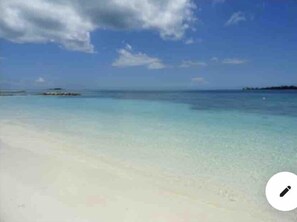 Beach - Cheekz Loft (Nassau)