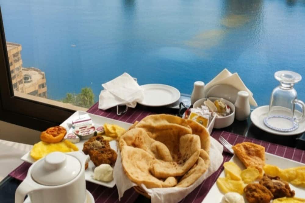 Grand Bayan Hotel at Nile Plaza