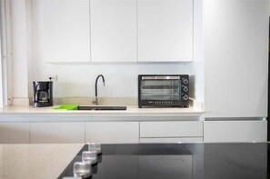 Fridge, microwave, oven, stovetop - Pichis on the beach (La Paz)