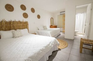 3 bedrooms, free WiFi, bed sheets - Pichis on the beach (La Paz)