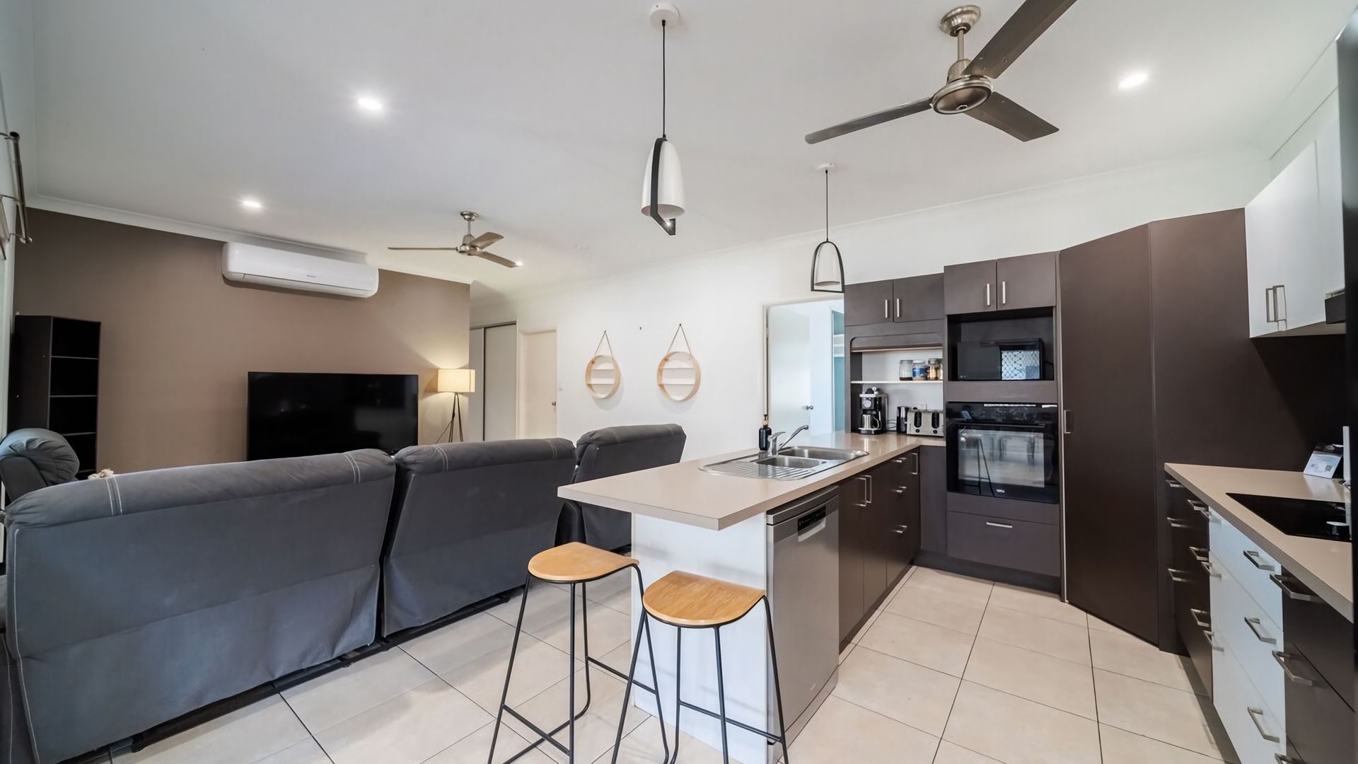 Full kitchen image 1