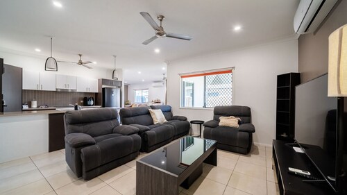 Relaxing 4BR Family Escape