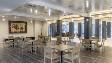 Desayuno completo todos los días (con cargo)