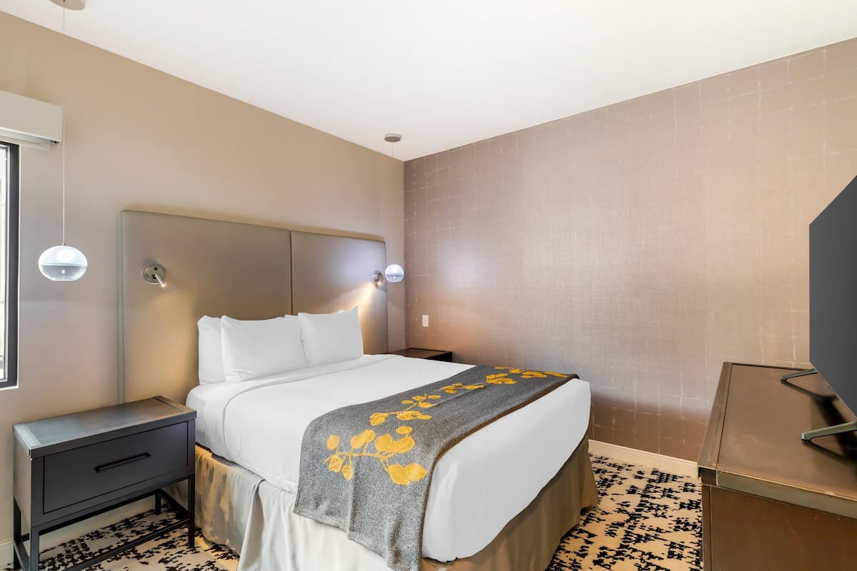 Suite, Multiple Beds, Accessible, Non Smoking