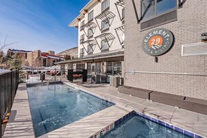 Bañera de hidromasaje exterior