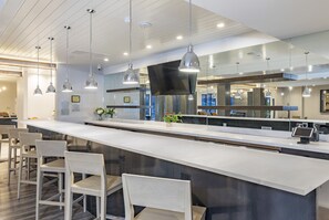 Bar (on property) - Cambria Hotel Copper Mountain (Copper Mountain)
