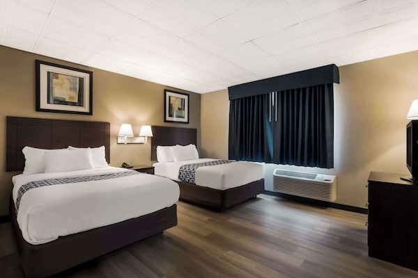 Rideaux occultants, fer et planche à repasser, Wi-Fi gratuit