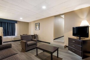 Quarto, 2 camas Queen, acessível, para não fumantes | Cortinas blackout, ferros/tábuas de passar roupa, Wi-Fi de cortesia