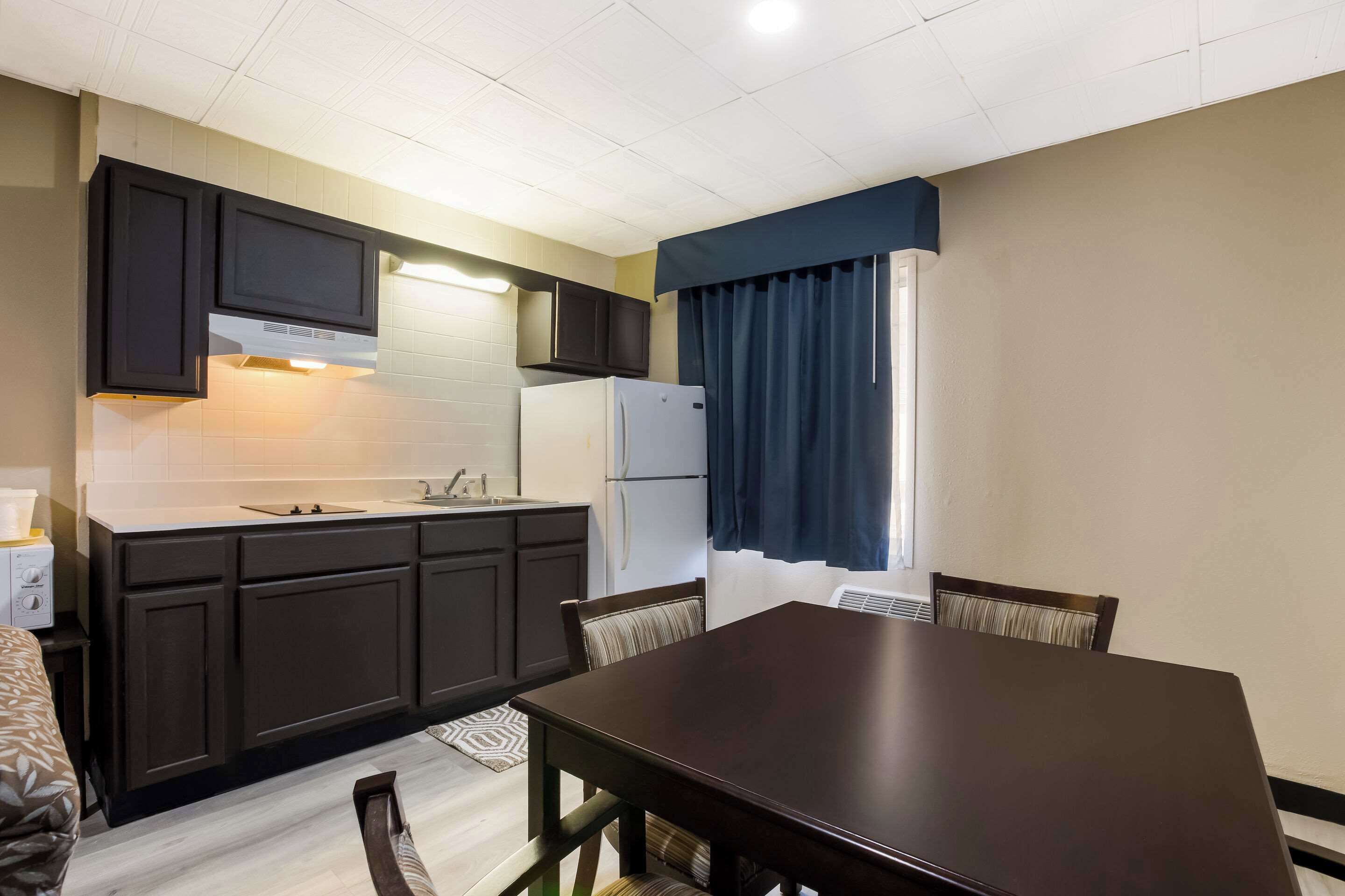 Cortinas opacas, tabla de planchar con plancha, wifi gratis