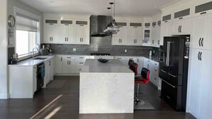 Private kitchen - An Oasis Vacation (Kelowna)
