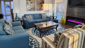 Living area - An Oasis Vacation (Kelowna)