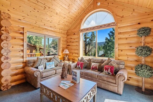 Black Bear Castle | Luxe Log Cabin | Spa | Games