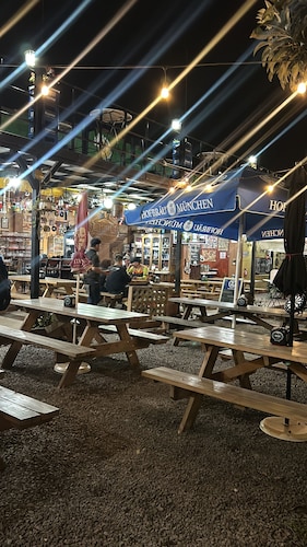 1961 Los Naranjos Hostal