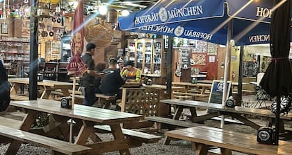 1961 Los Naranjos Hostal