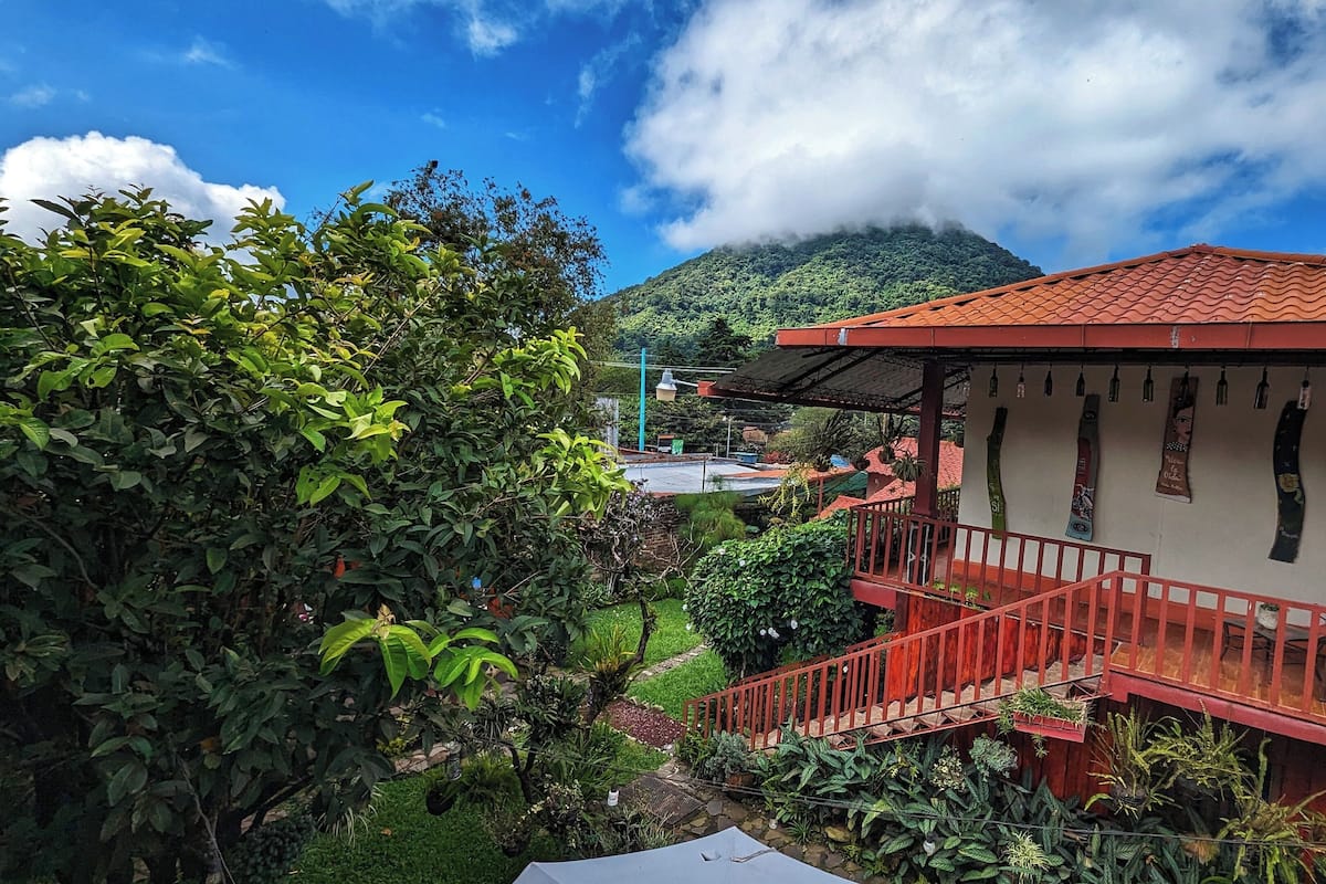 Habitación doble Confort, balcón, vista a la montaña | Vista desde la habitación