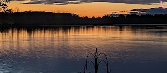 Cozy lake front apartment on Waldron Lake for weekly or weekend getaways.