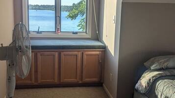 1 bedroom, bed sheets