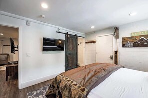 2 多间卧室、熨斗/熨衣板、WiFi、床单