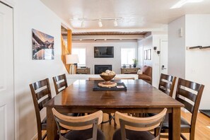 Dining - 3BD Downtown Ketchum Condo - Near Town & Ski Lifts (Ketchum)
