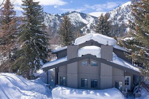 3BD Downtown Ketchum Condo - Near Town & Ski Lifts