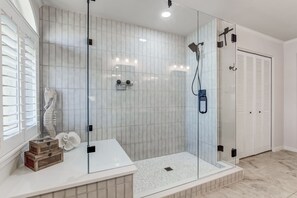 Ducha y bañera combinadas y toallas