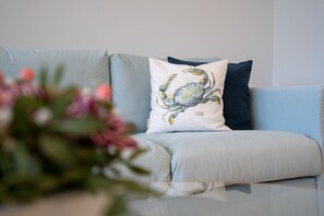 Unclassified image, 3 of 27, button