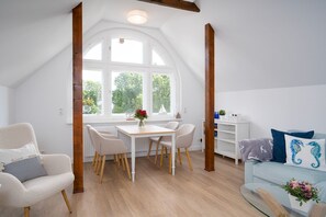 Unclassified image, 4 of 27, button