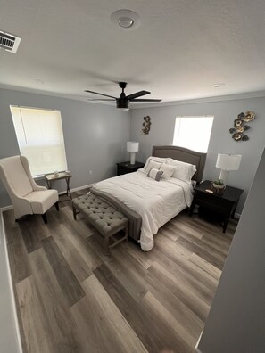 3 Schlafzimmer, Zimmersafe, Schreibtisch, Bügeleisen/Bügelbrett