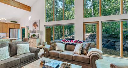 4BR Home Near Sundance Resort with Spa and Mountain Views