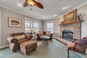 Televisie en een open haard