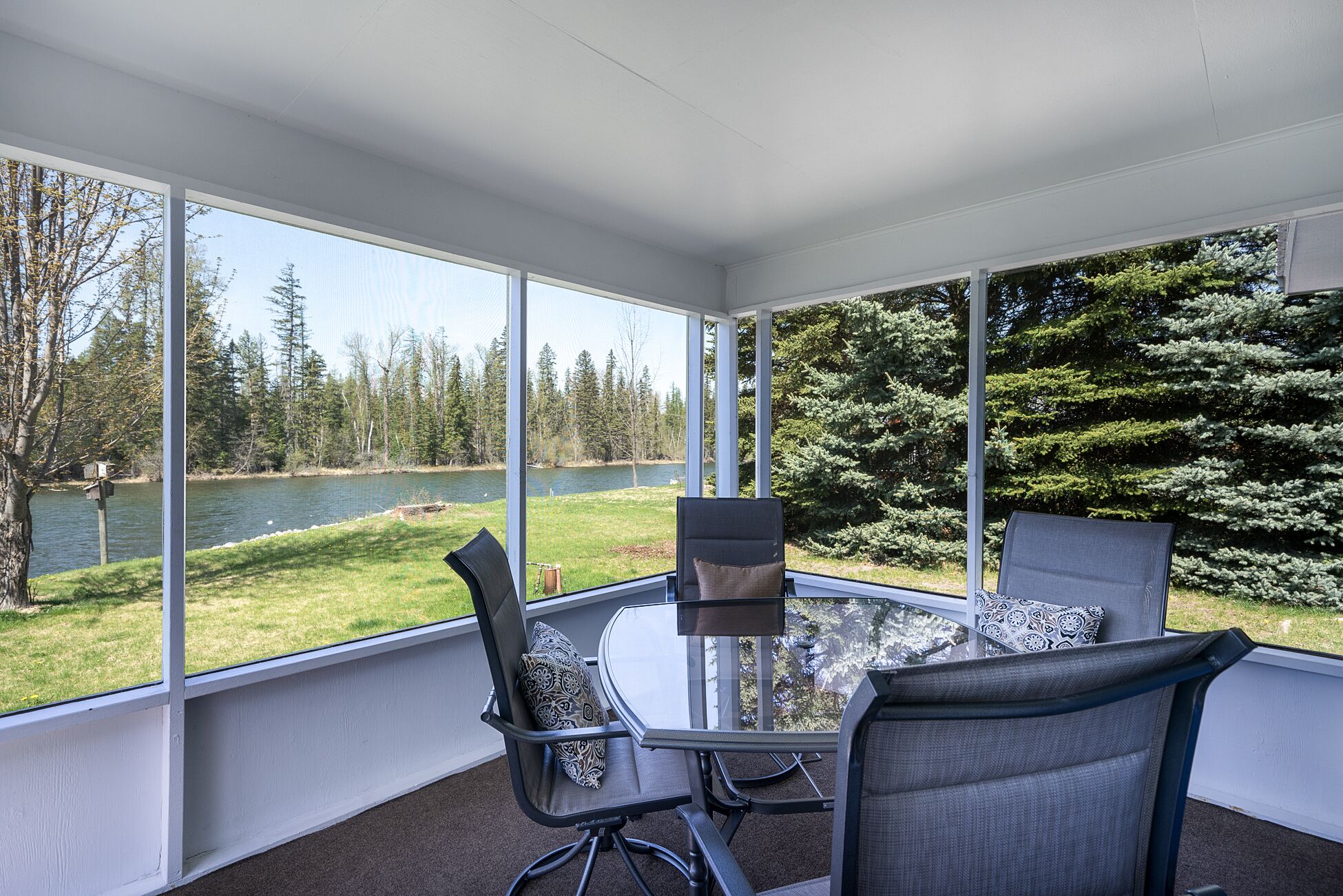NEW! On the Banks of the Swan River, Screened-in porch - Swan River Hideaway