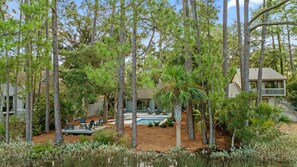 A heated pool - Pet Friendly ~ Marsh Views ~ Private Pool w/ Free Pool Heat ~ 25 Stoney Creek Rd (Hilton Head Island)