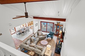 Smart TV, fireplace, books - Pet Friendly ~ Marsh Views ~ Private Pool w/ Free Pool Heat ~ 25 Stoney Creek Rd (Hilton Head Island)
