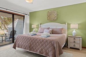 3 Schlafzimmer, Schreibtisch, Bügeleisen/Bügelbrett, Reisekinderbett