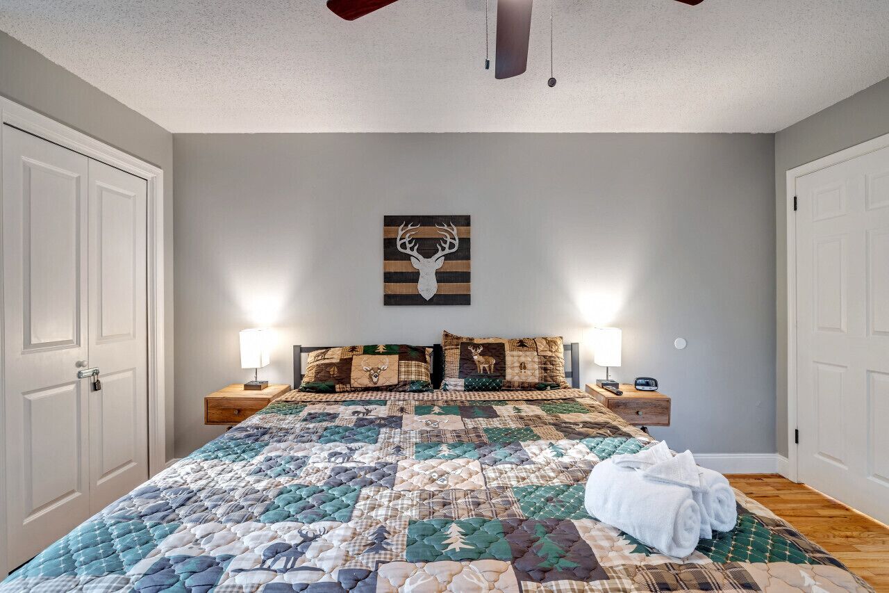 4 bedrooms, desk, iron/ironing board, travel cot