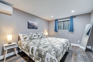 4 bedrooms, desk, iron/ironing board, travel cot