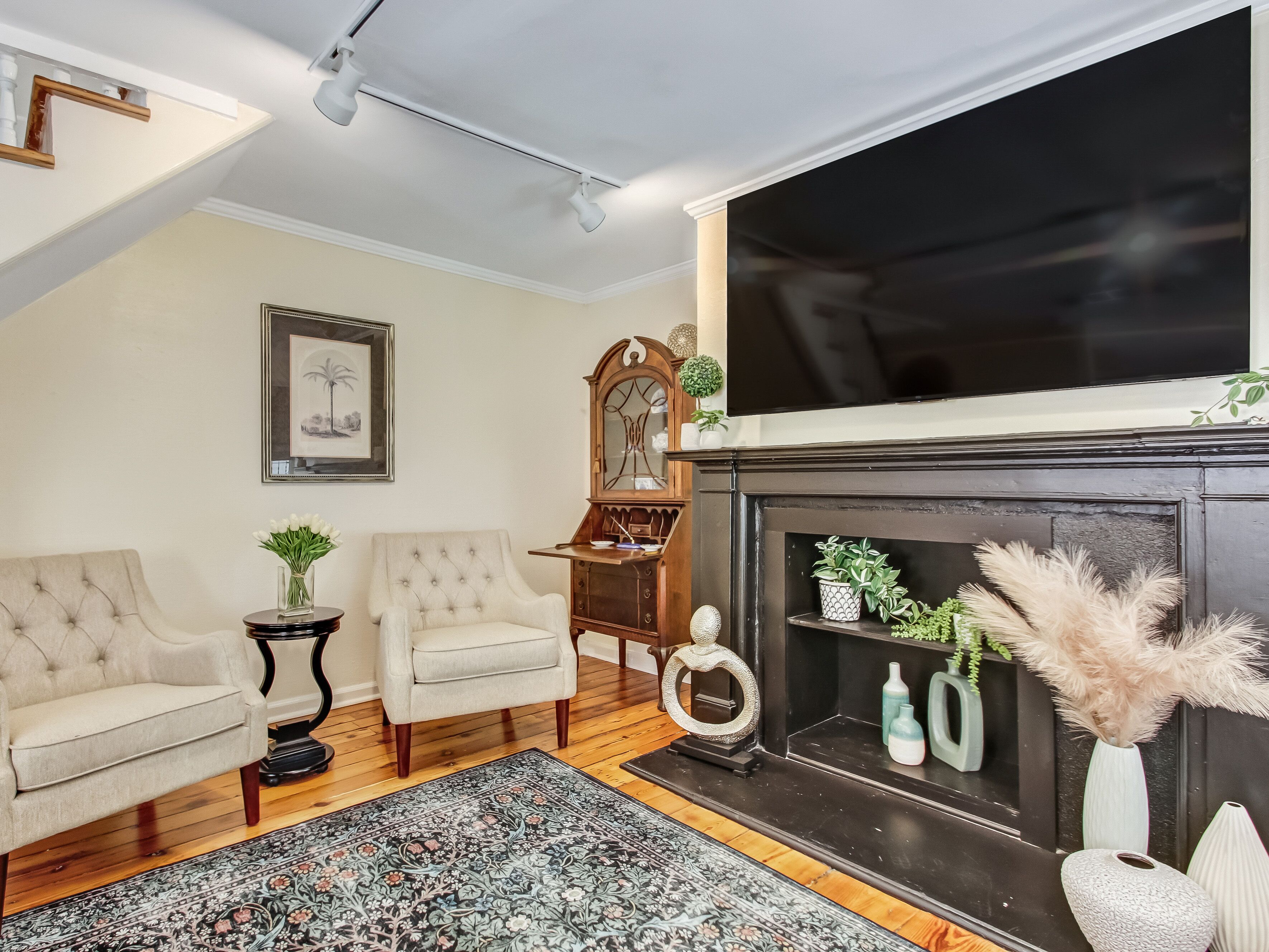 Enchanted Property With A Beautiful Courtyard! - Savannah, GA