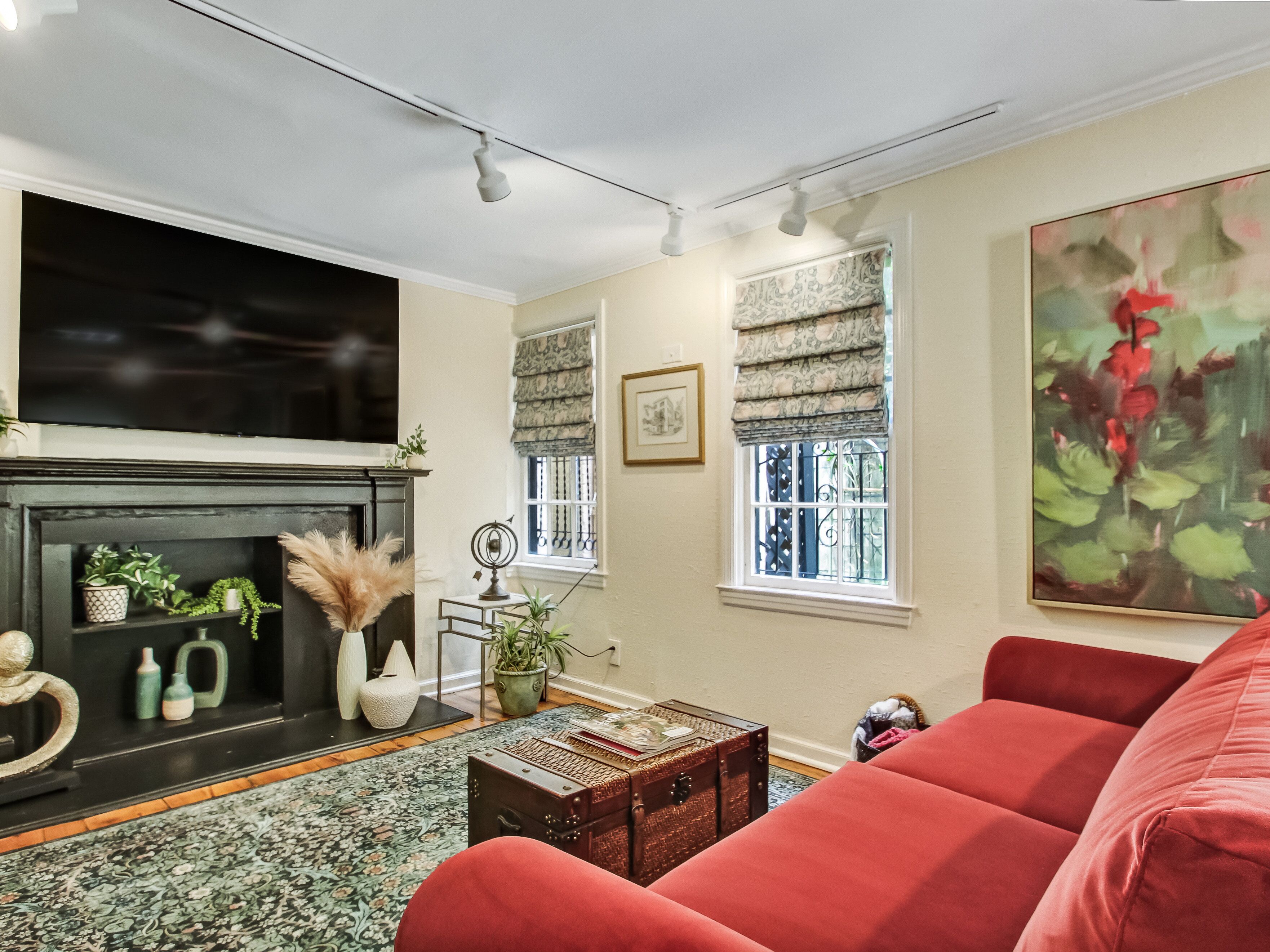 Enchanted property with a beautiful courtyard, Walking to Shops, Restaurants & More!