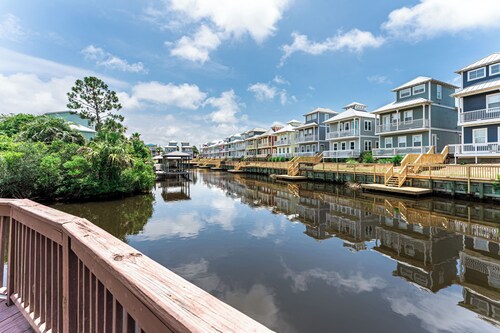 Luxurious House on the Canal, Pool, Hot Tub, steps to BEACH