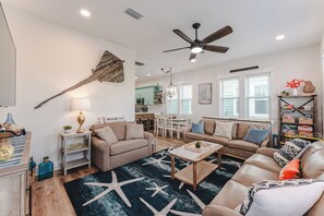 Smart TV, fireplace, books - Luxurious House on the Canal, Pool, Hot Tub, steps to BEACH (Mexico Beach)