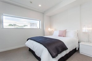 1 bedroom, WiFi, bed sheets - Spacious One Bedroom in Newmarket (Auckland)