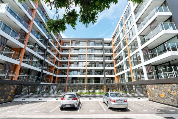 Exterior - Spacious One Bedroom in Newmarket (Auckland)